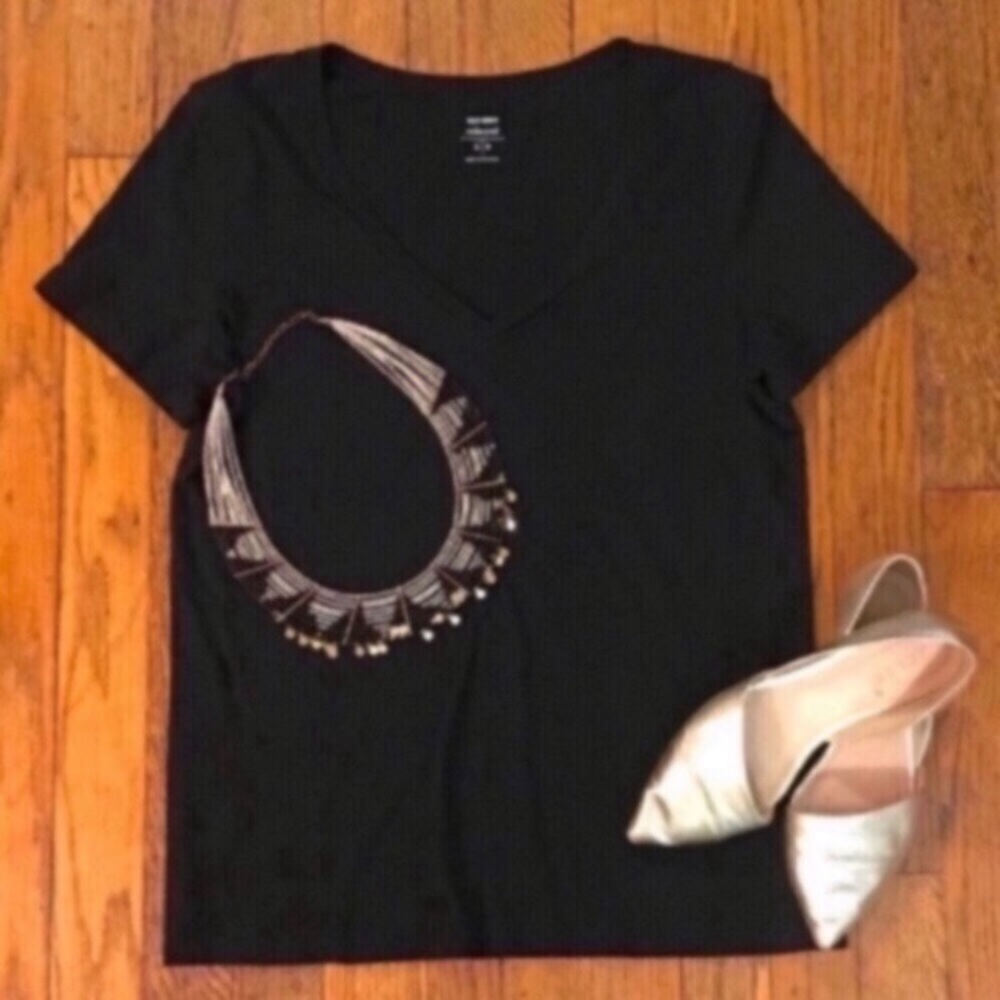 Old Navy - NWOT Relaxed V-Neck Short-sleeve Tee